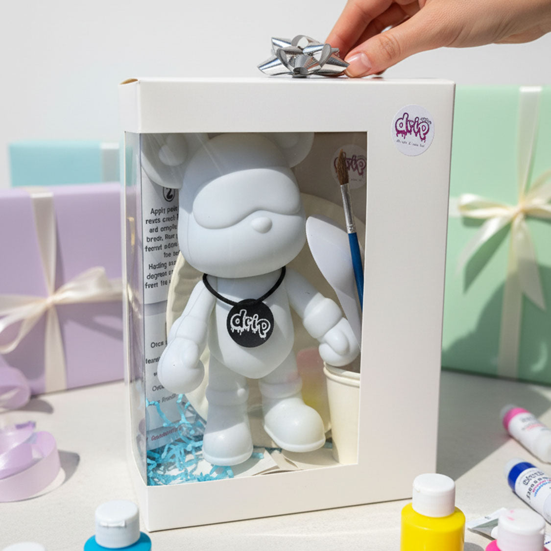 New Dubai Drip Art figurines in the latest color palettes.